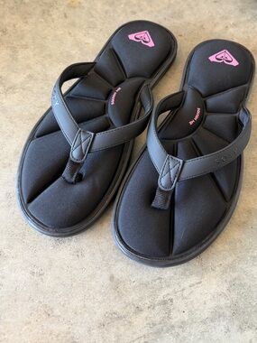 Roxy Black Slide Sandals with Pink Accent Logo women size 9